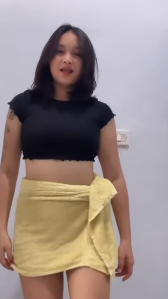 looking makes it hot_121