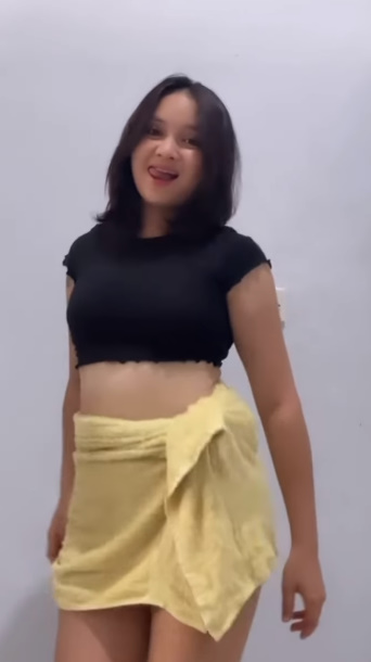 looking makes it hot_121