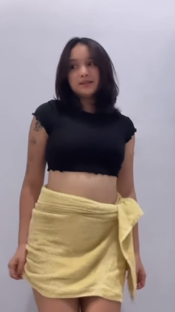 looking makes it hot_121