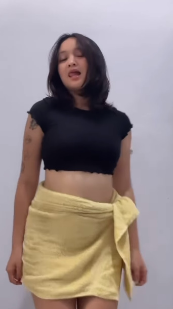 looking makes it hot_121