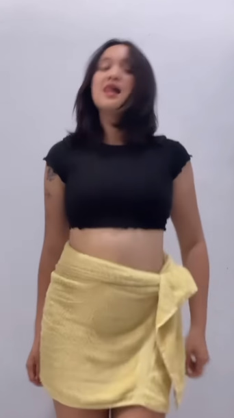 looking makes it hot_121