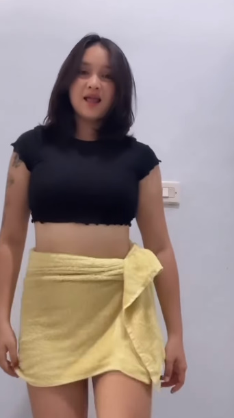 looking makes it hot_121