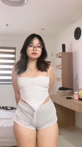 looking makes it hot_121