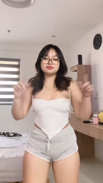 looking makes it hot_121