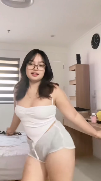 looking makes it hot_121