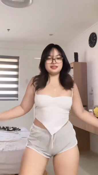 looking makes it hot_121