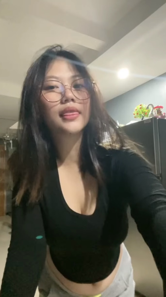 looking makes it hot_121