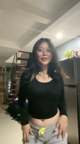 looking makes it hot_121