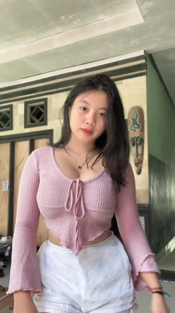 looking makes it hot_121