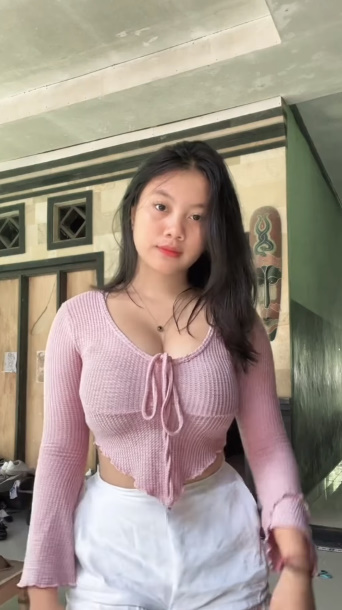 looking makes it hot_121