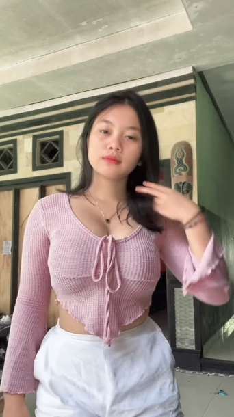 looking makes it hot_121