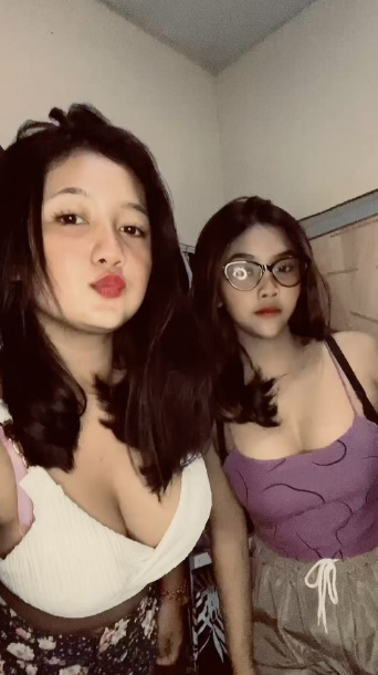 looking makes it hot_121