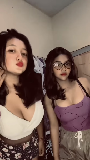 looking makes it hot_121