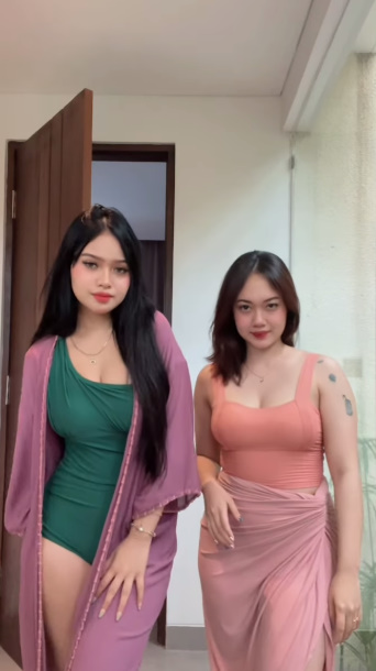 looking makes it hot_121