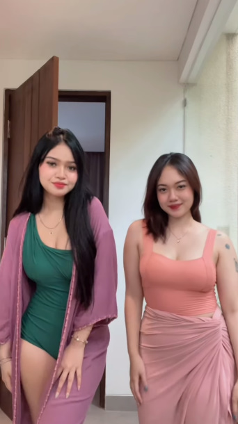 looking makes it hot_121