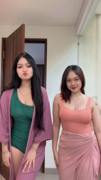 looking makes it hot_121