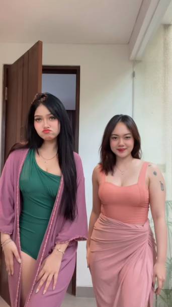 looking makes it hot_121