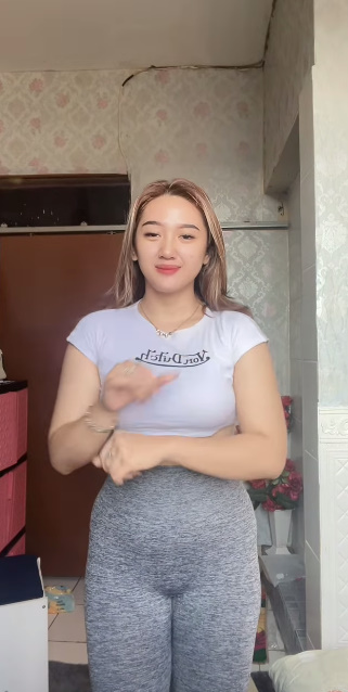 looking makes it hot_121