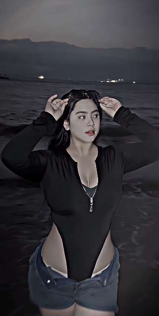 looking makes it hot_121