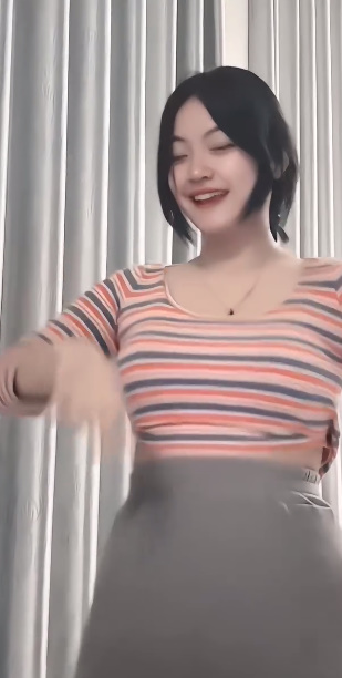 looking makes it hot_121