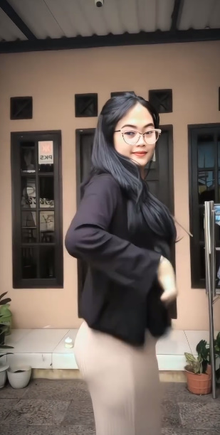 looking makes it hot_121