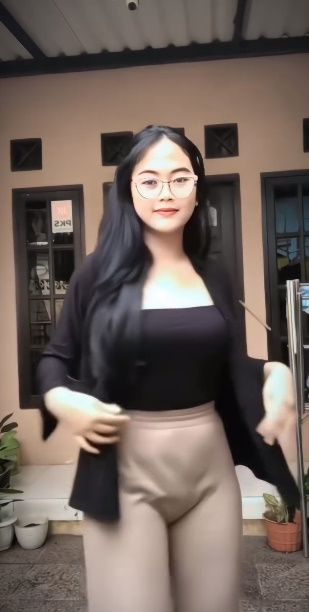 looking makes it hot_121