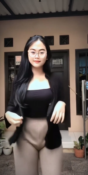 looking makes it hot_121