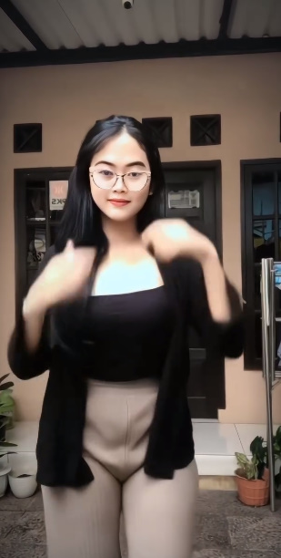 looking makes it hot_121