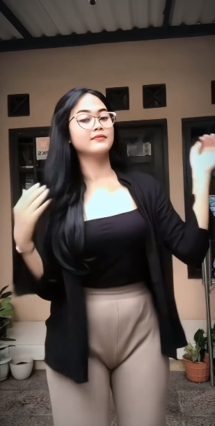 looking makes it hot_121