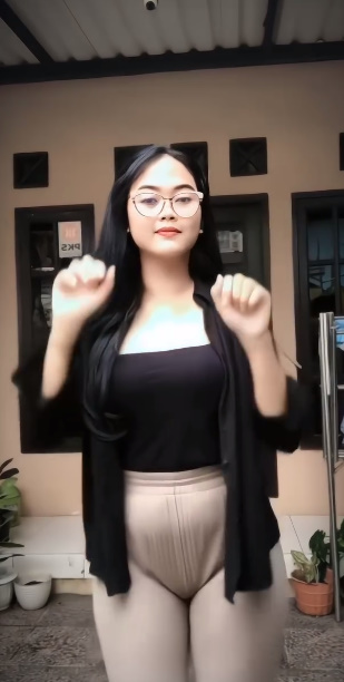 looking makes it hot_121