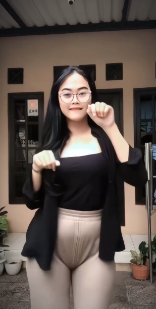 looking makes it hot_121