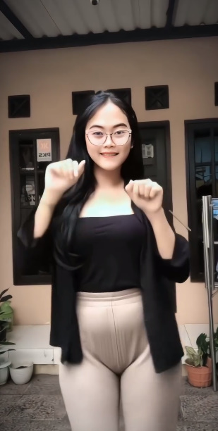 looking makes it hot_121