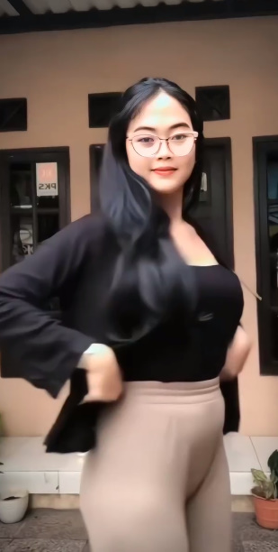 looking makes it hot_121