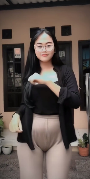 looking makes it hot_121