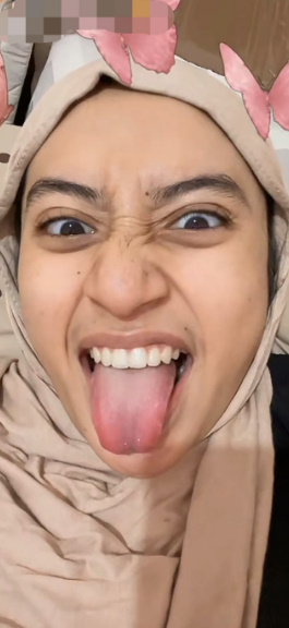 looking makes it hot_122