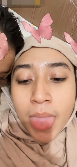 looking makes it hot_122