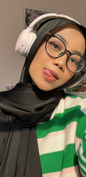 looking makes it hot_122