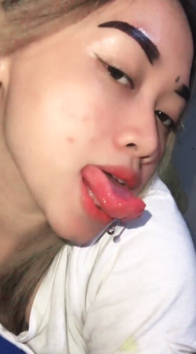 looking makes it hot_122