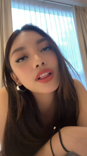 looking makes it hot_122