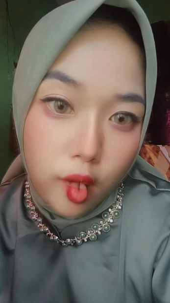 looking makes it hot_122