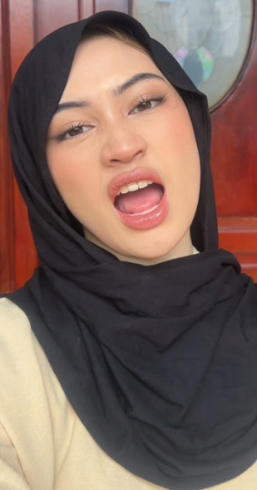 looking makes it hot_122