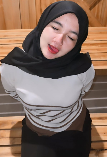 looking makes it hot_122