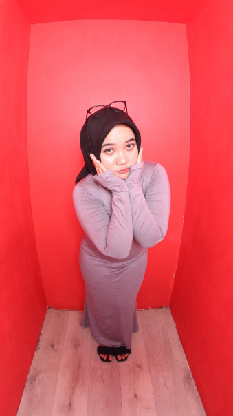 looking makes it hot_122