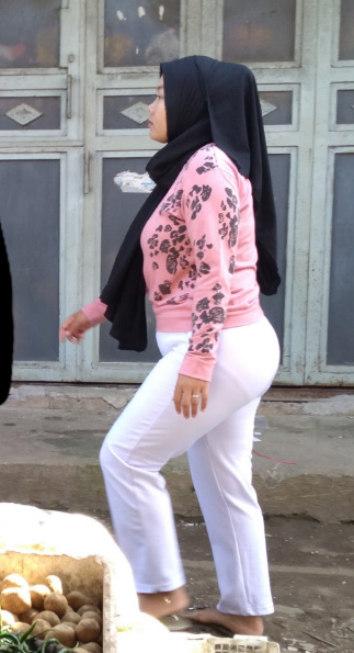 looking makes it hot_122