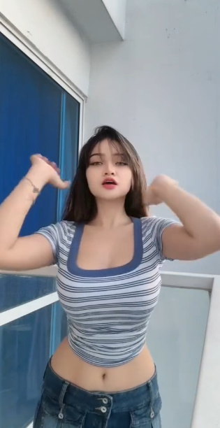 looking makes it hot_123