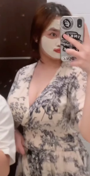 looking makes it hot_123