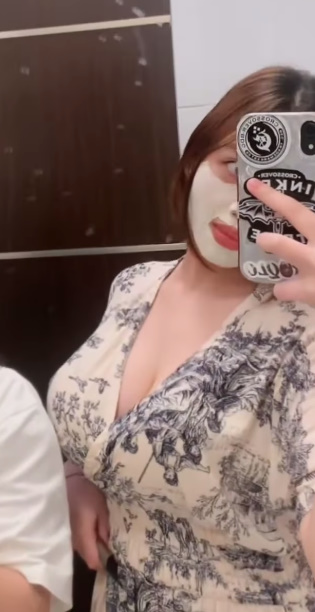 looking makes it hot_123