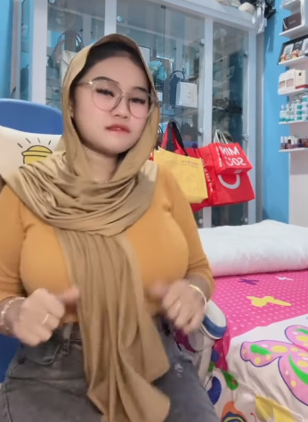 looking makes it hot_123