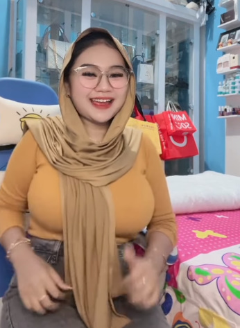 looking makes it hot_123