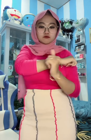 looking makes it hot_123